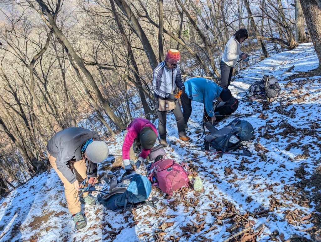 下山アイゼン装着