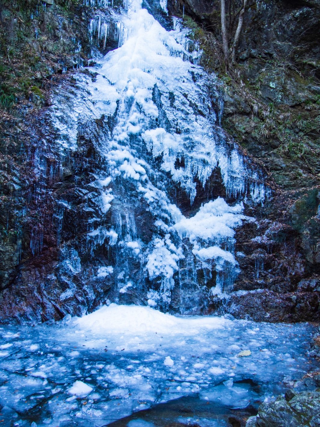 払沢の滝氷結