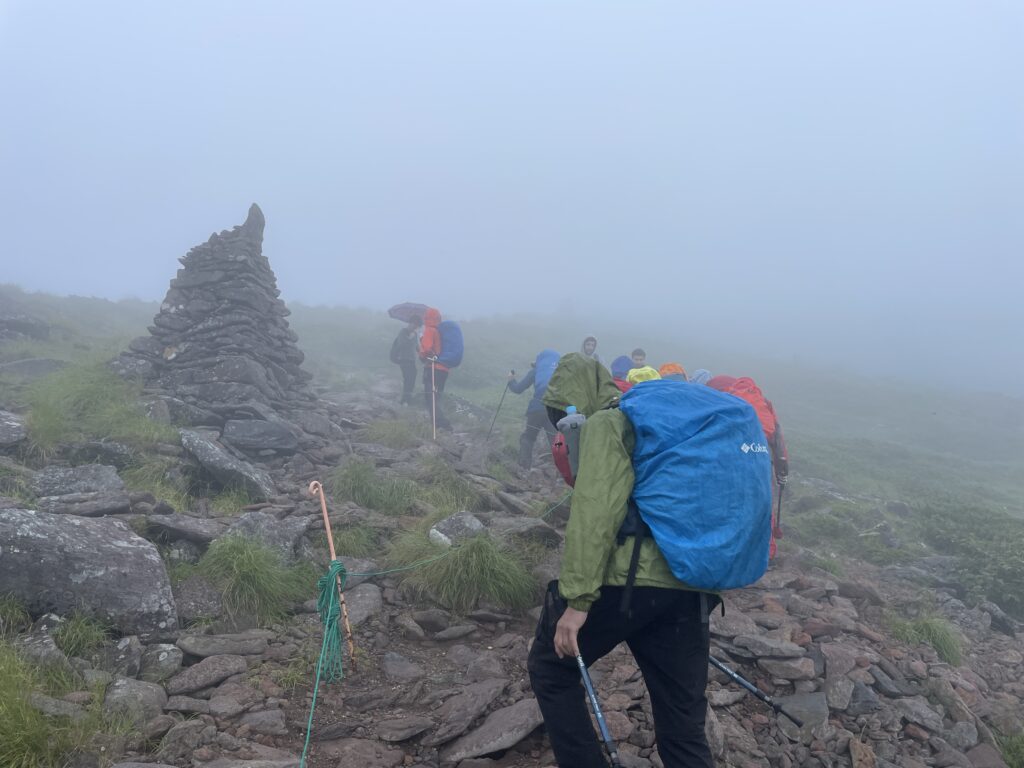 硫黄岳山頂手前ケルン