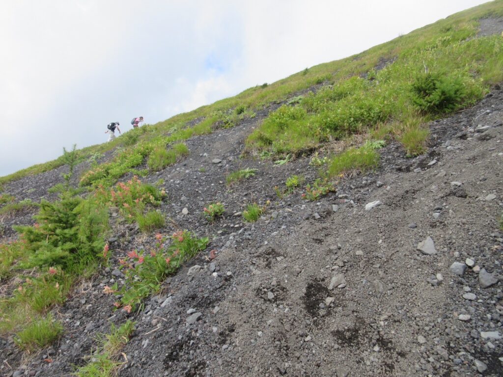 上塚へ、登り急こう配