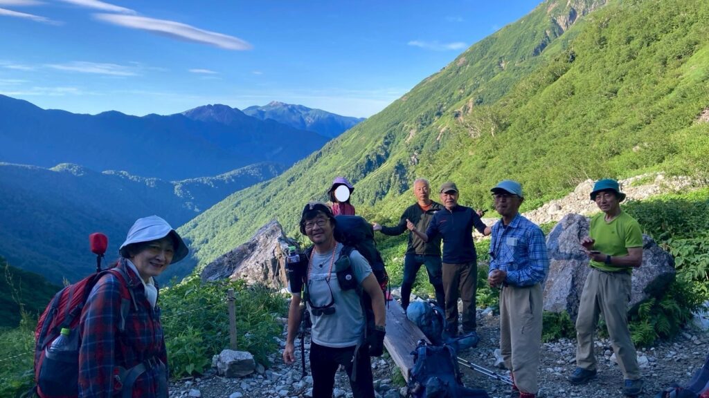 シシウドゥケ原ベンチにて　(撮影: akikok)