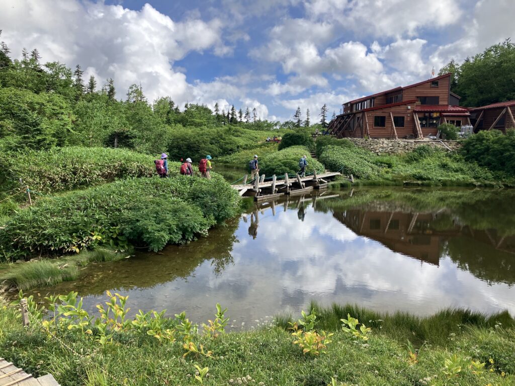 鏡平山荘に到着　 (撮影: watsucha)