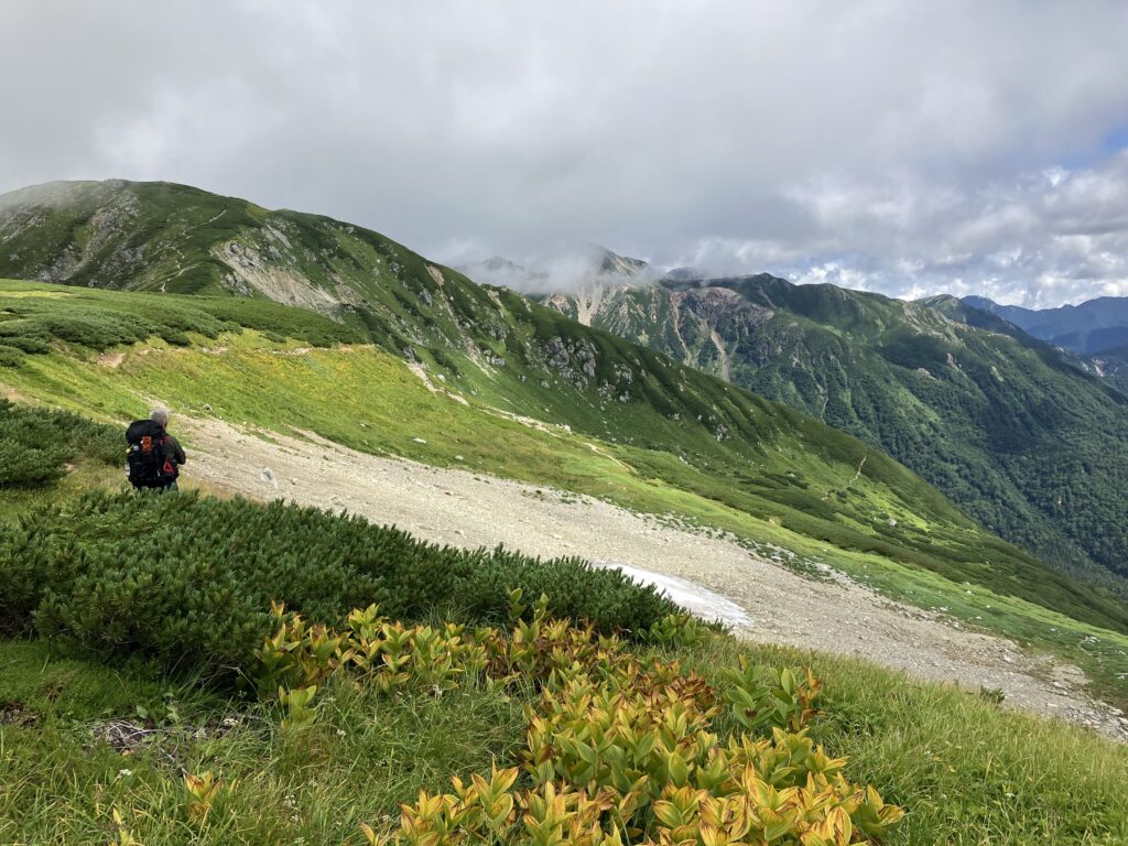 双六岳手前の眺め　 (撮影: watsucha)