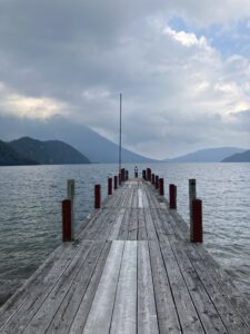 千手ケ浜の桟橋から男体山を望む　(撮影:manul)