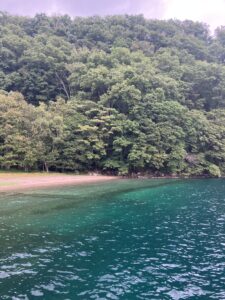 まるで南の島のような千手ケ浜(撮影:manul) 　