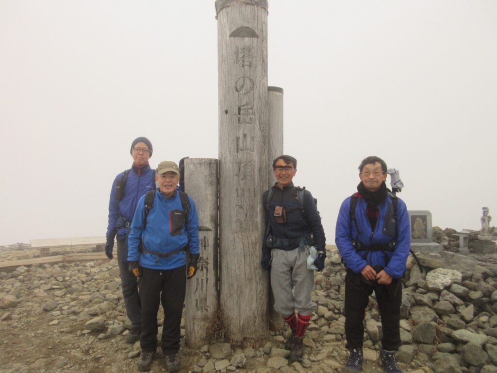 塔ノ岳山頂にて　(撮影:shun) 