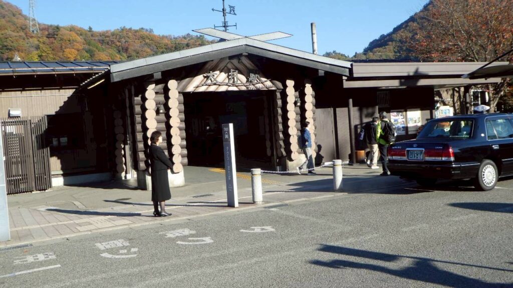 大月駅８：２０集合13kの長い歩きが始まる（撮影denn）