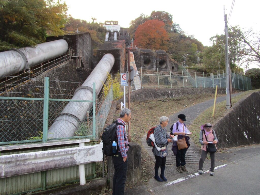 タービンを回す現役の駒橋発電所水路（撮影shun）