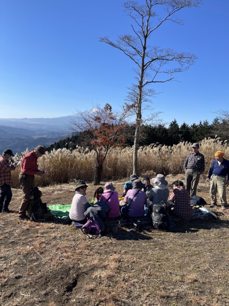 山頂での昼食（撮影ムーミン）