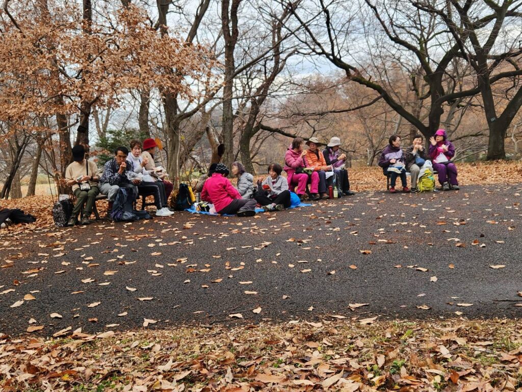 武蔵野公園で昼食（撮影tantan）