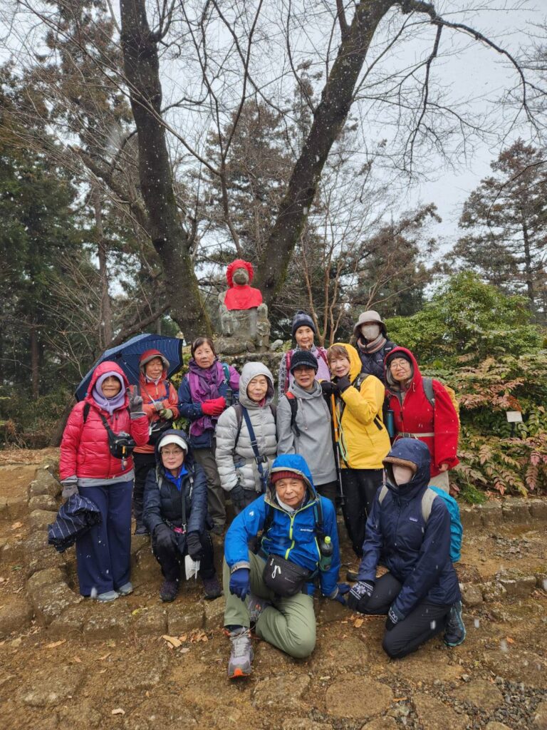 順礼峠のお地蔵さんと記念撮影(撮影tantan)