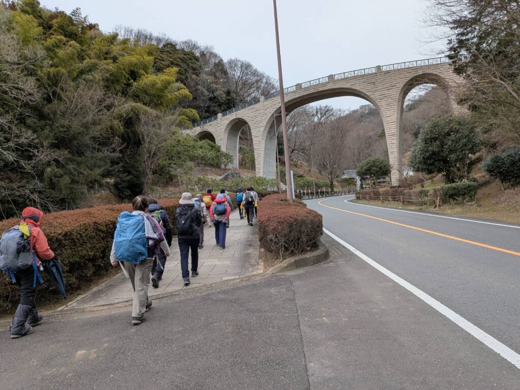 七沢森林公園の森の架け橋が見えてきた(撮影tantan)
